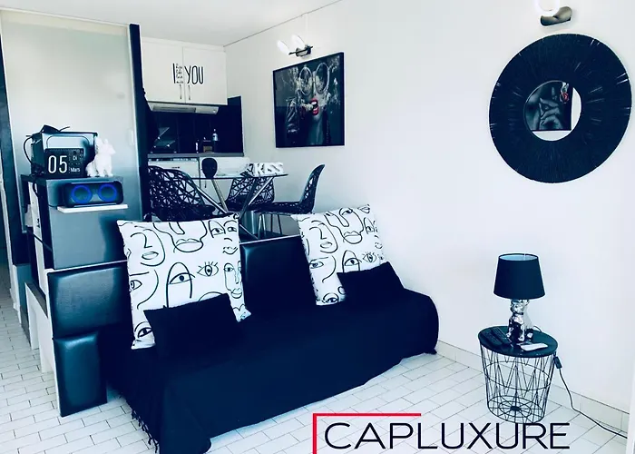 Capluxure - Port Nature 8 - Village Naturiste Cap D Agde